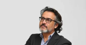 Eduardo Amarante apresenta “CURA”: uma experiência imersiva sobre renascimento e autotransformação.